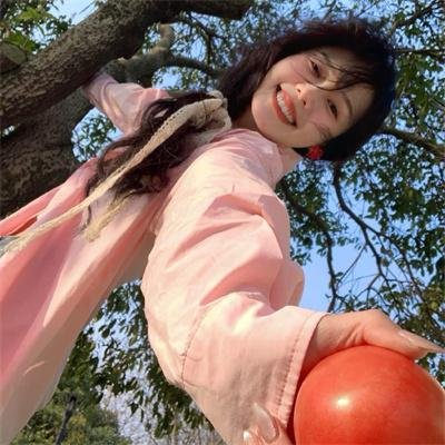 照片里的伴娘